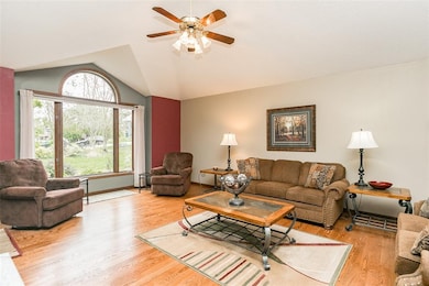 2058 Sky View Dr, Marion, IA 52302 - photo 2