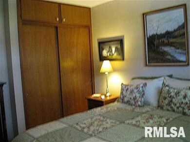 3605 Cedar St, Davenport, IA 52806 - photo 6