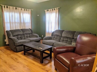 10574 SR 682 living room