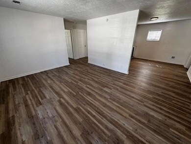 906 W Coffin St, Denison, TX 75020 - photo 6