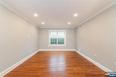 590 Center St unit 1, Oradell, NJ 07649 - photo 6