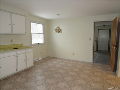 1352 Maple Ave, Niagara Falls, NY 14305 - photo 7