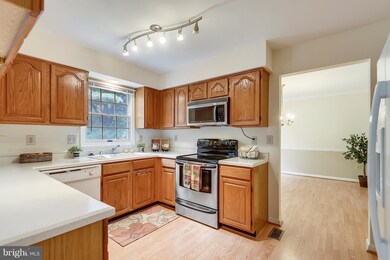 15516 Norman Dr, North Potomac, MD 20878 - photo 7