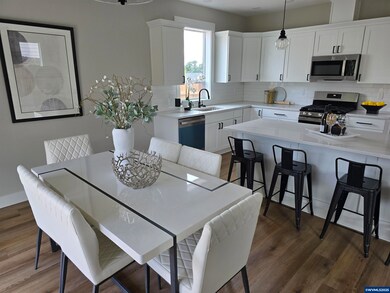 195 Iowa St, Silverton, OR 97381 - photo 5