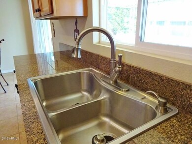 Sink and Granite Counters  (800x600)