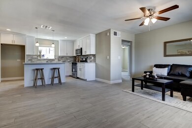 917 S Craver Pl-6