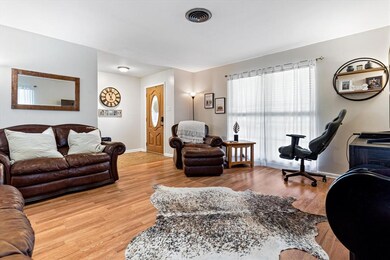 1106 Whaley Dr, Gainesville, TX 76240 - photo 7