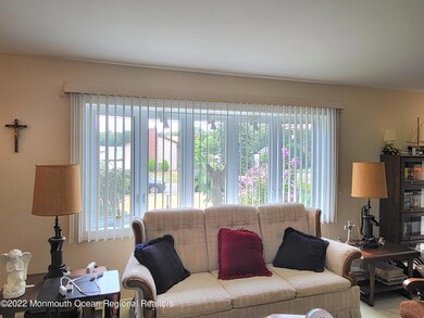 553 Kingsley Ct, Toms River, NJ 08753 - photo 3