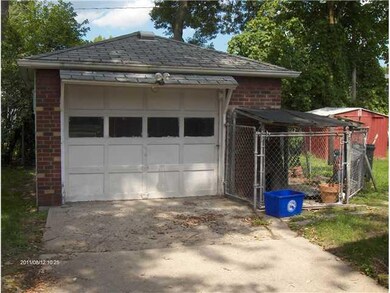 Parking Lot/Garage