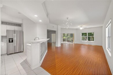 Breakfast bar/dining