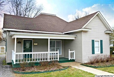 look at the beautiful front porch!!