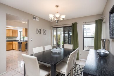 04 Dining Room