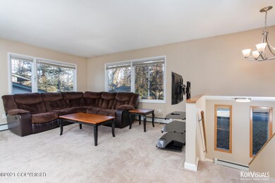 Living room with Mountain Views