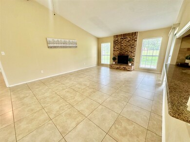 244 E Castle Harbour Dr, Friendswood, TX 77546 - photo 7