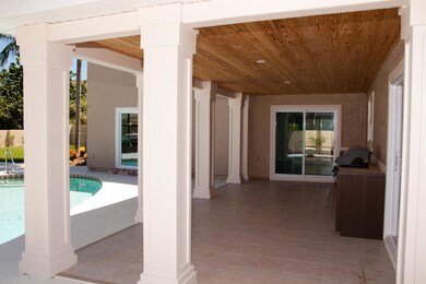 Covered Porch w/ Summer Kitchen