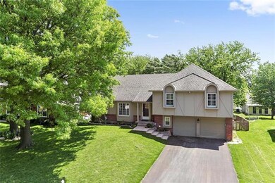 10241 Caenen Dr, Lenexa, KS 66215 - photo 2