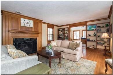 Spacious Living Room with woodburning fpl, built-i