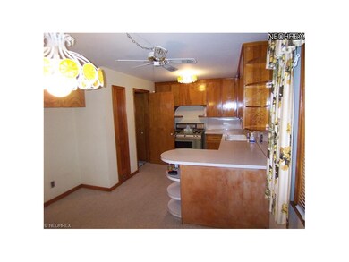 eat-in kitchen.