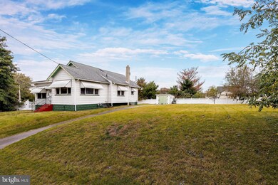 143 Thompson Ave, Gibbstown, NJ 08027 - photo 3