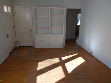Living room w/built ins