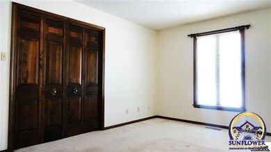 7121 SW Fountaindale Rd, Topeka, KS 66614 - photo 5