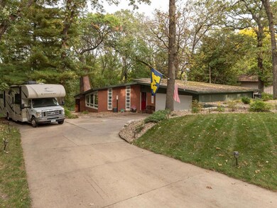 1810 11th Ave SW Austin MN 55912 USA-002-041-Front