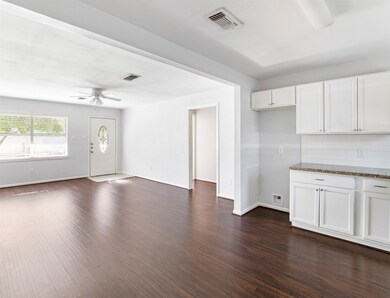 5713 Elysian St, Houston, TX 77009 - photo 4