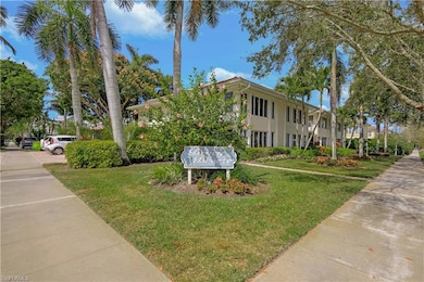 290 4th St S unit 202, Naples, FL 34102 - photo 2