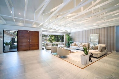 GRAND LIVING AREA