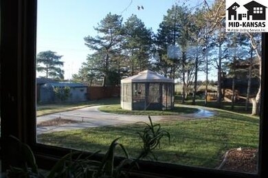 1104 Eastmoor Dr, McPherson, KS 67460 - photo 7