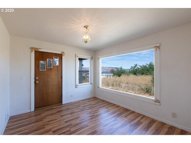 904 Clark St, the Dalles, OR 97058 - photo 4