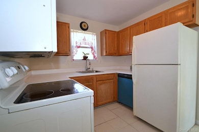 72 Old Farm Rd, Riverhead, NY 11901 - photo 6