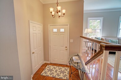 6807 Wild Rose Ct, Springfield, VA 22152 - photo 5