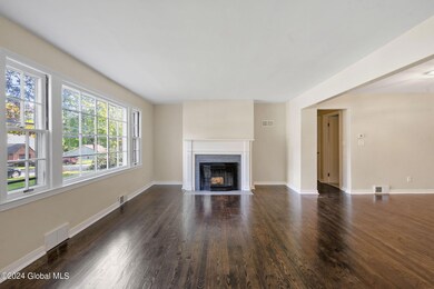 2976 Hillcrest Rd, Schenectady, NY 12309 - photo 4