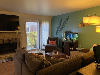 1248 Reading Ct, Wheaton, IL 60189 - photo 3