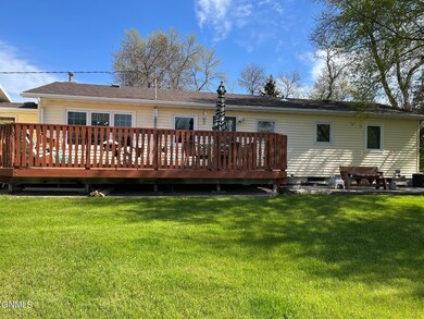 2306 5th St NE, Jamestown, ND 58401 - photo 2