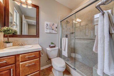 111-GuestSuite_Bath