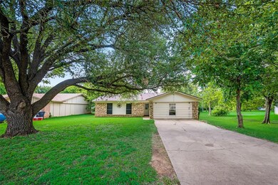 1209 Davis St, Cleburne, TX 76033 - photo 3