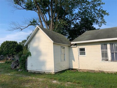 402 E Marion St, Converse, IN 46919 - photo 6