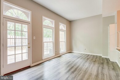 2539 Windbreak Dr, Alexandria, VA 22306 - photo 4