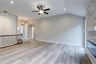 604 W Olive St, Raymore, MO 64083 - photo 4