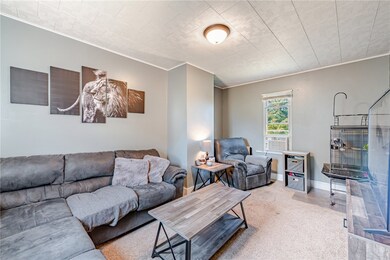 920 Howell St, Vandergrift, PA 15690 - photo 6