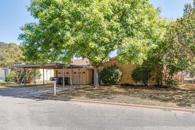 606 S Hyde Park Ave, Denison, TX 75020 - photo 3