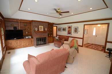 LIVINGROOM