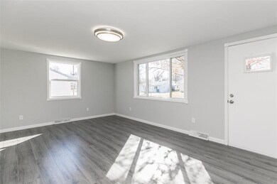 404 Linwood St SW, Cedar Rapids, IA 52404 - photo 3