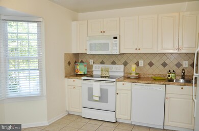 4187 Pleasant Meadow Ct unit 101A, Chantilly, VA 20151 - photo 3