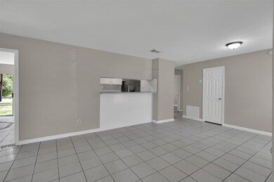 1018 Surrey Ct, Tomball, TX 77375 - photo 7