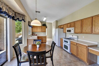 Kitchen / Breakfast table
