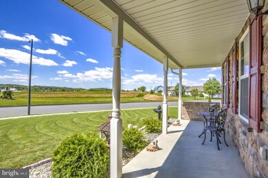 562 Daisy Dr, New Holland, PA 17557 - photo 3