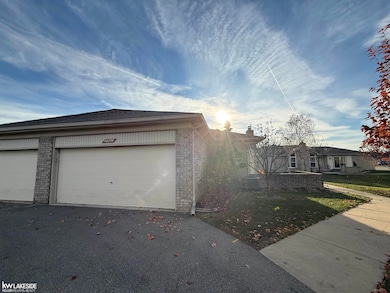 50299 Highpoint Ct unit 261, Macomb, MI 48044 - photo 2